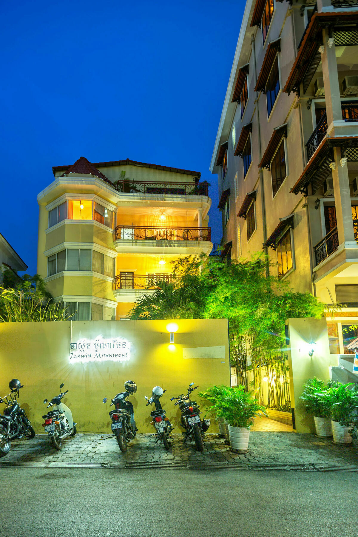 Jasmin Monument Hotel Phnom Penh Exterior foto